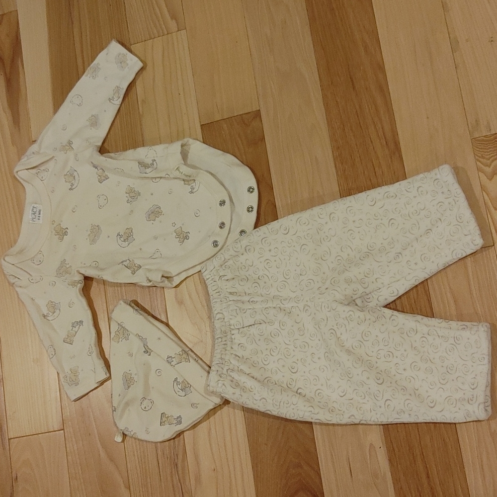 Children's Place 0-3 months onesie, pant, hat set. Sleepy bears and swirls